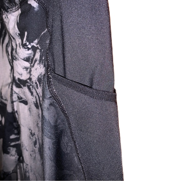 NIKE Dri-Fit Marble Print Cropped Leggings Black & Gray Size Medium - Picture 6 of 6